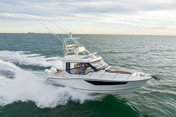 Boston Whaler 365 Conquest фото 1.6