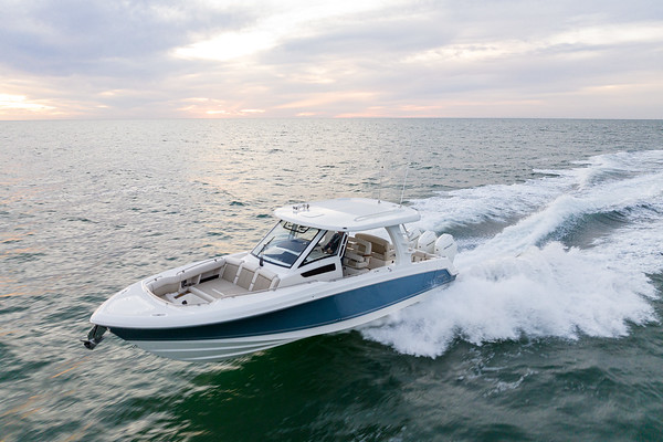 Boston Whaler 350 Realm фото 1.6