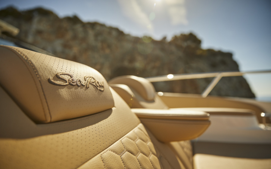 Sea Ray Sundancer 320 - 2020 фото 1.3