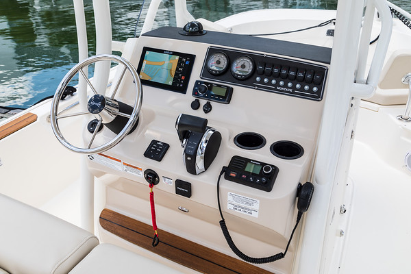 Boston Whaler 210 Montauk фото 1.3