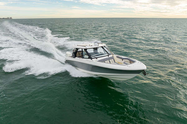 Boston Whaler 380 Realm фото 1.4
