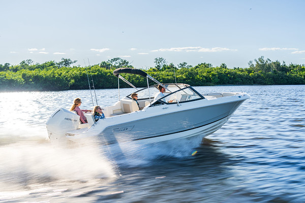 Boston Whaler 210 Vantage фото 1.1