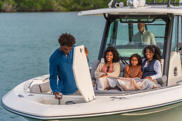 Boston Whaler 360 Outrage фото 1.3