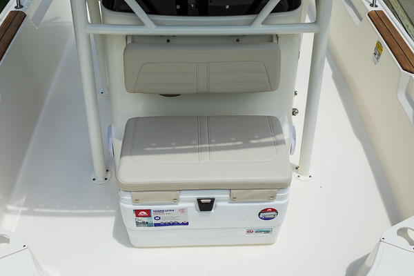 Boston Whaler 190 Montauk фото 1.6