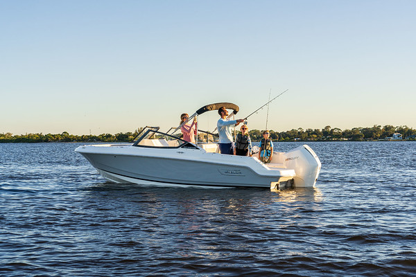Boston Whaler 210 Vantage фото 1.2
