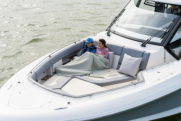 Boston Whaler 380 Realm фото 1.2