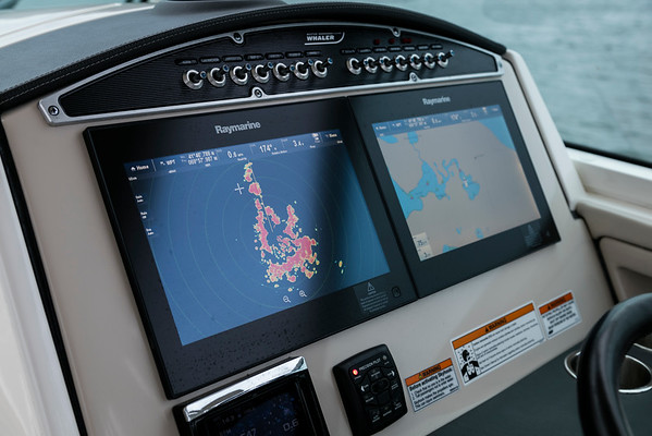 Boston Whaler 320 Vantage фото 1.2