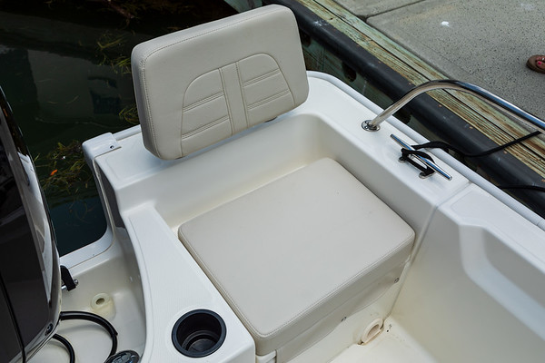 Boston Whaler 190 Montauk фото 1.2
