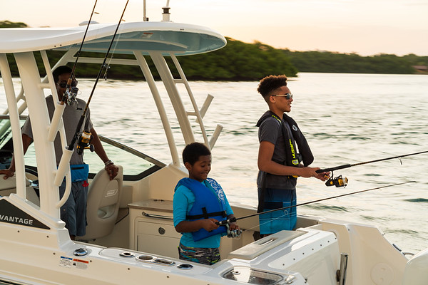 Boston Whaler 240 Vantage фото 1.5