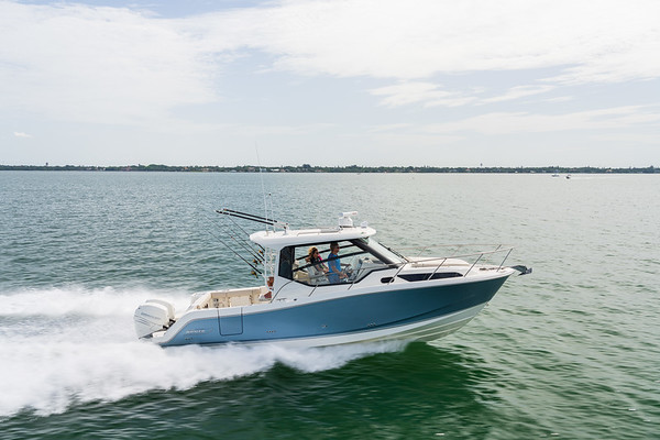 Boston Whaler 325 Conquest фото 1.3