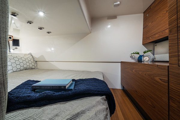 Boston Whaler 405 Conquest фото 1.8