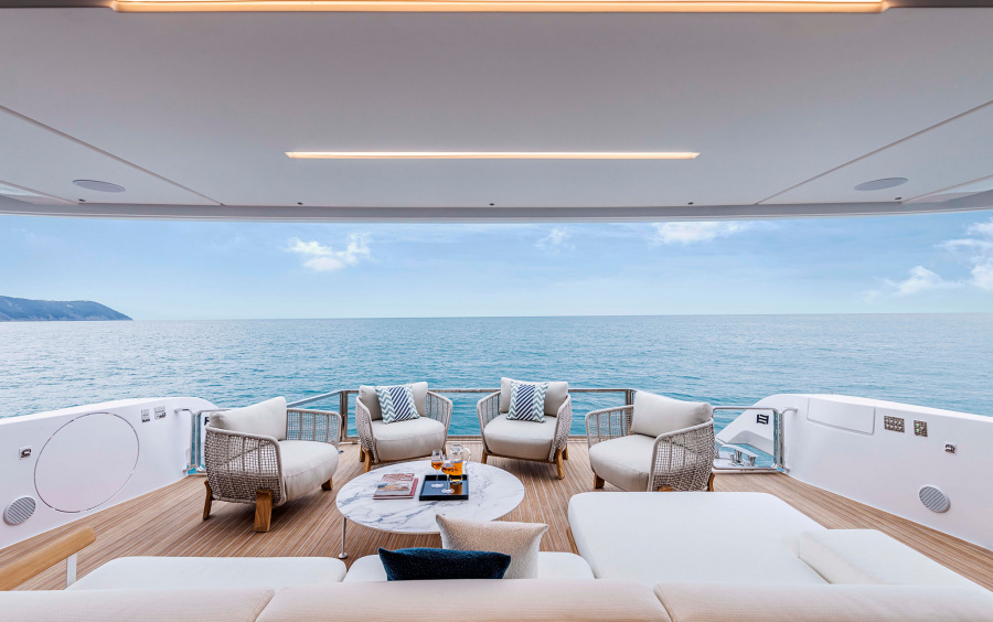 Ferretti Yachts INFYNITO 90 New фото 1.6