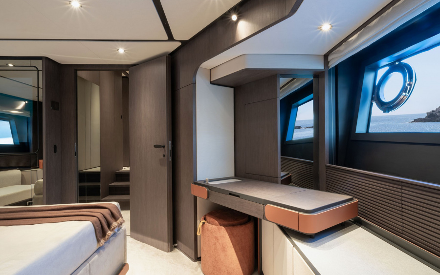 Ferretti Yachts 800 фото 2.7