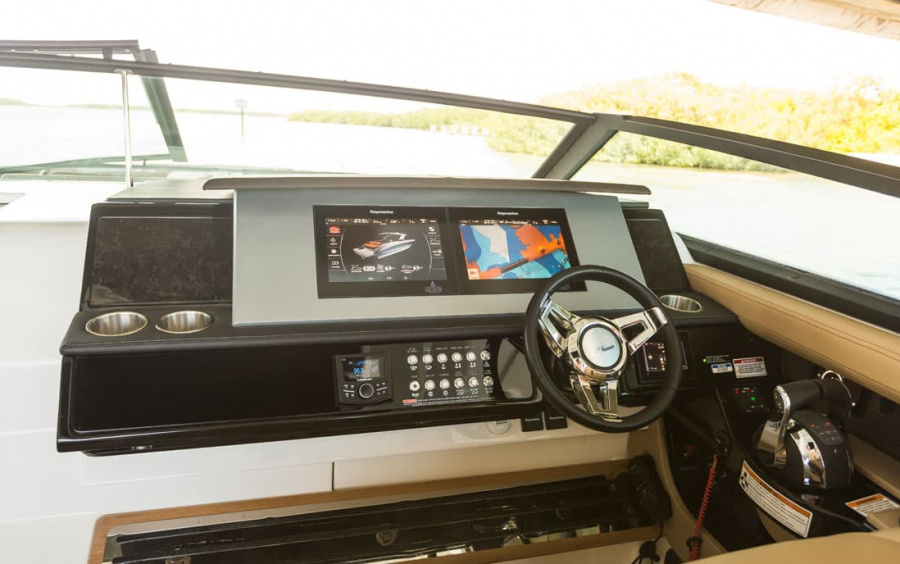 Sea Ray SLX 400 OB фото 2.1