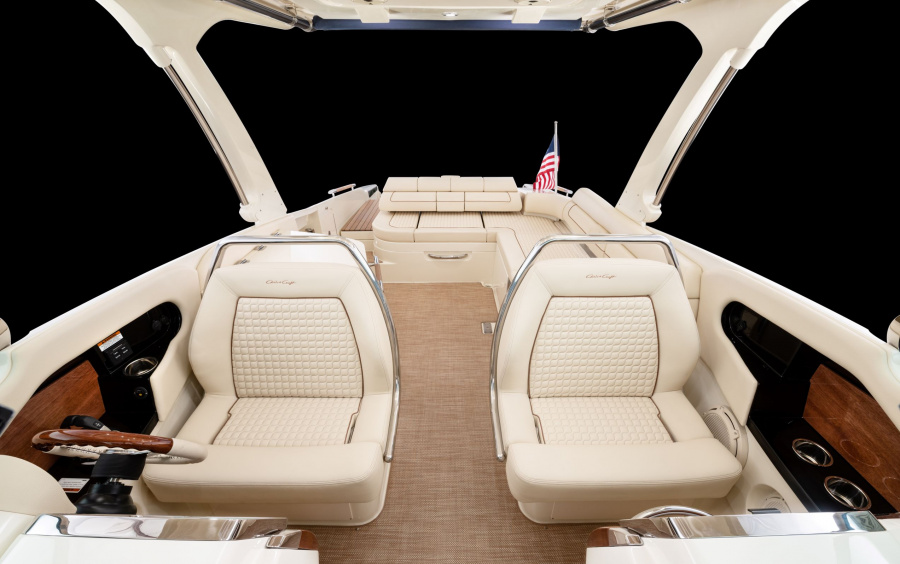 Chris-Craft Launch 31 GT (available in Montenegro) фото 1.5