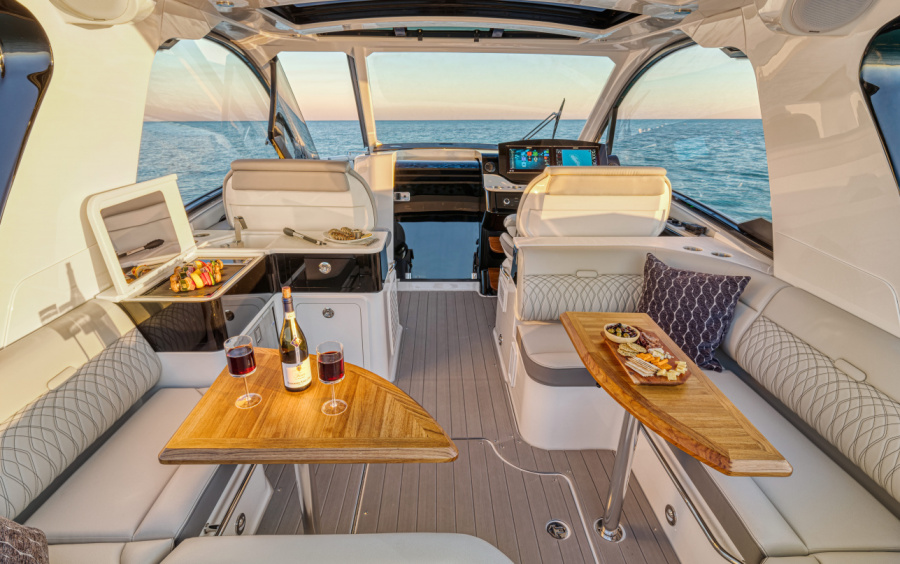 Sea Ray  SUNDANCER 370 фото 1.5