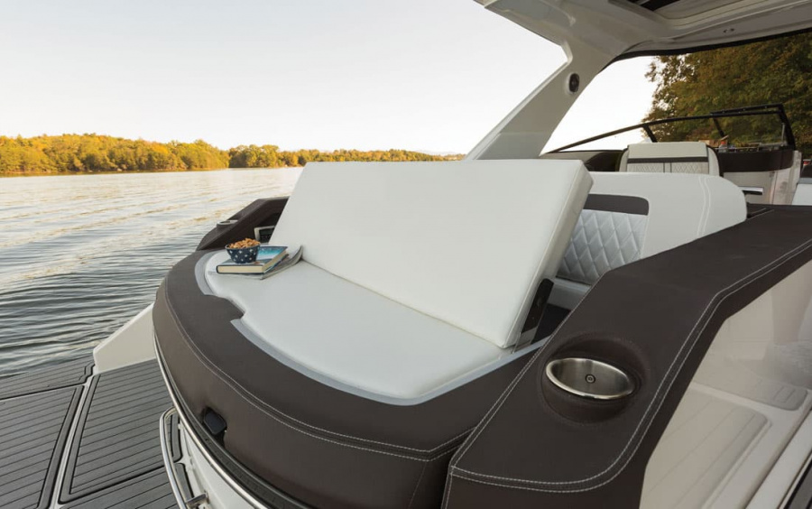 Sea Ray  SLX 310 фото 2.15