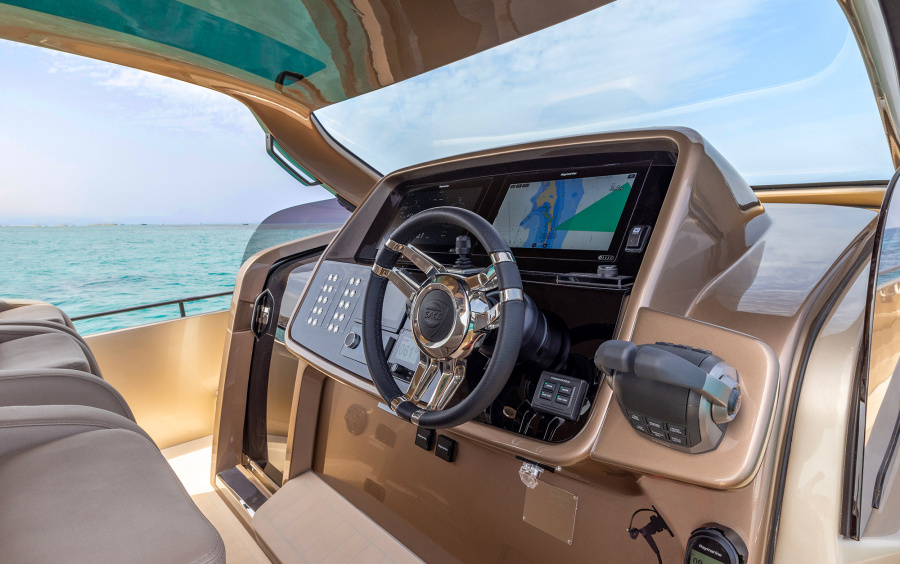 SACS Rebel 47 фото 1.8