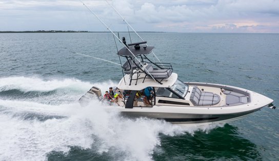 Boston Whaler 420 Outrage