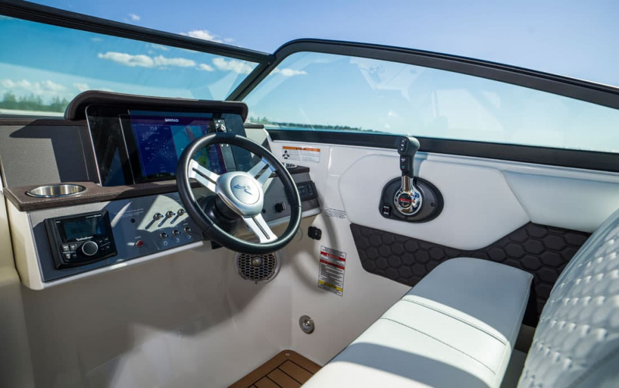 Sea Ray SDX 250 фото 2.8