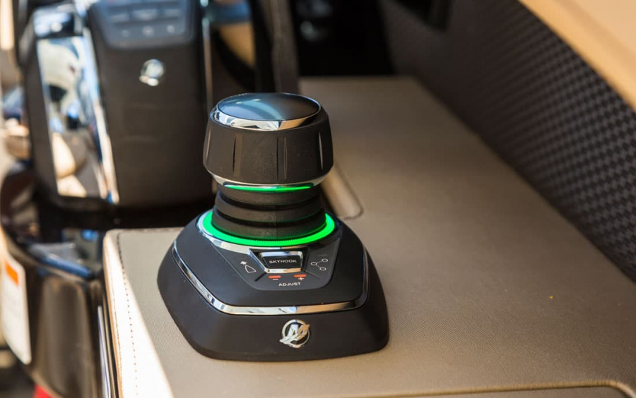 Sea Ray SLX 400 OB фото 2.2