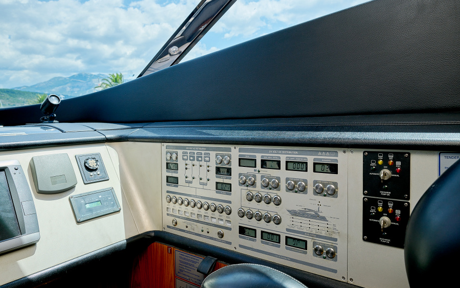 Fairline Squadron 78 - 2012 фото 2.28