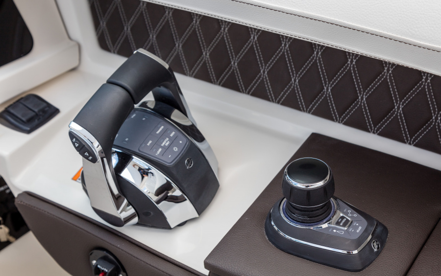 Sea Ray SLX 310/802 фото 1.4