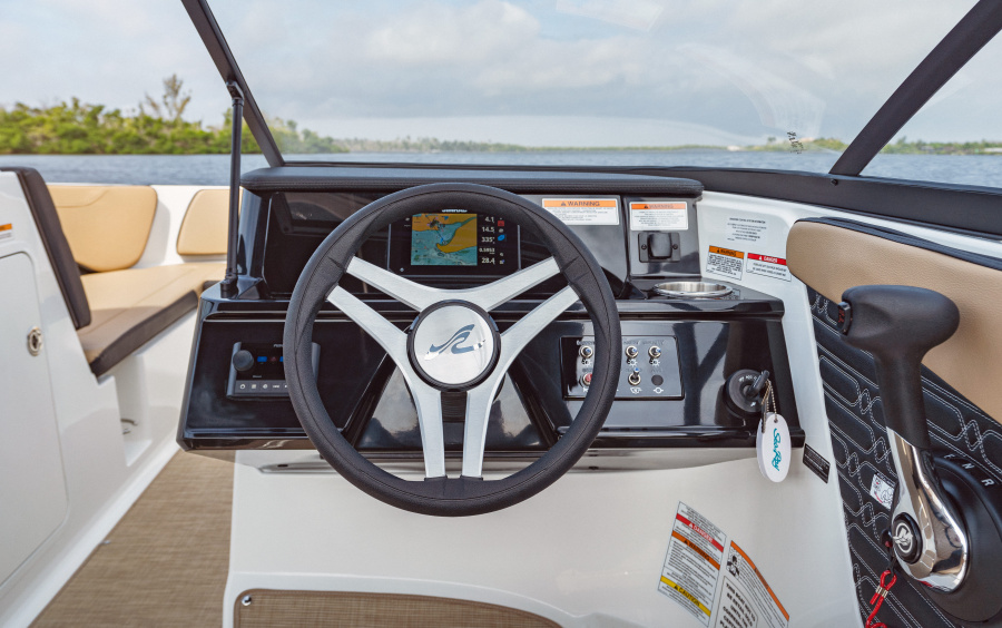 Sea Ray 190 SPX OB (Outboard) фото 1.5