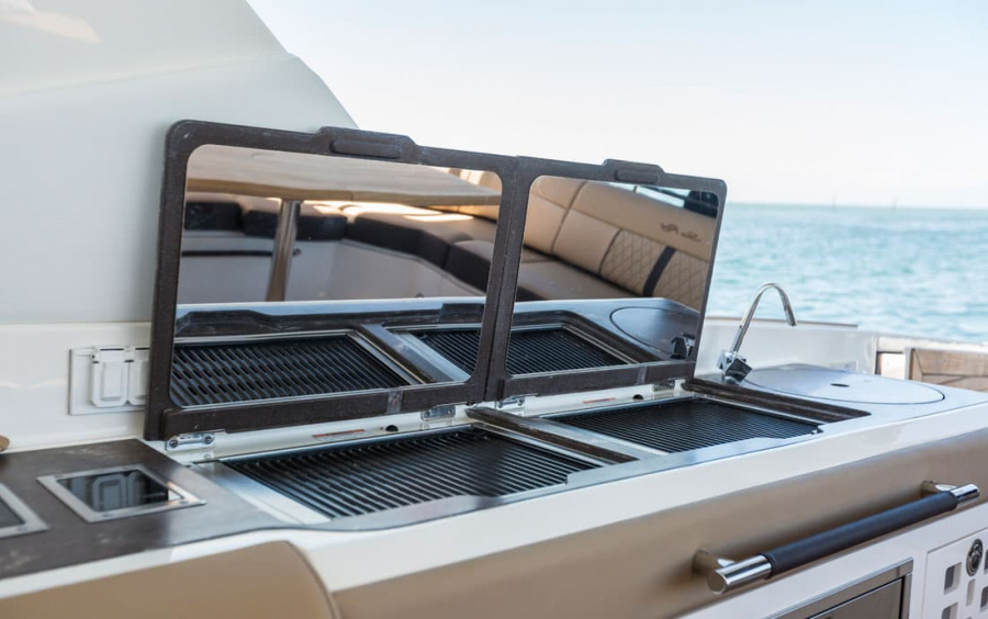 Sea Ray SLX 400 OB фото 2.10