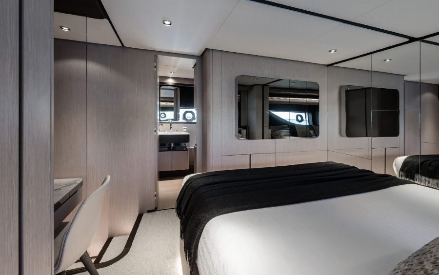 Ferretti Yachts 860 фото 1.2